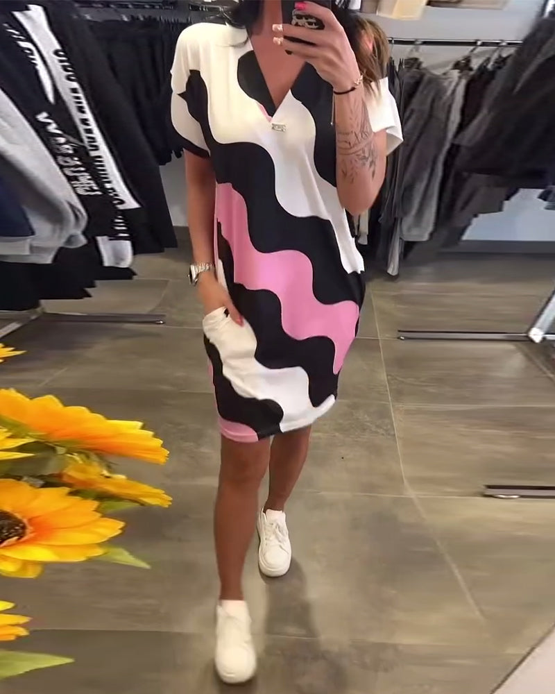 Quelindra™ - Robe à Imprimé Vagues et Décolleté Élégant