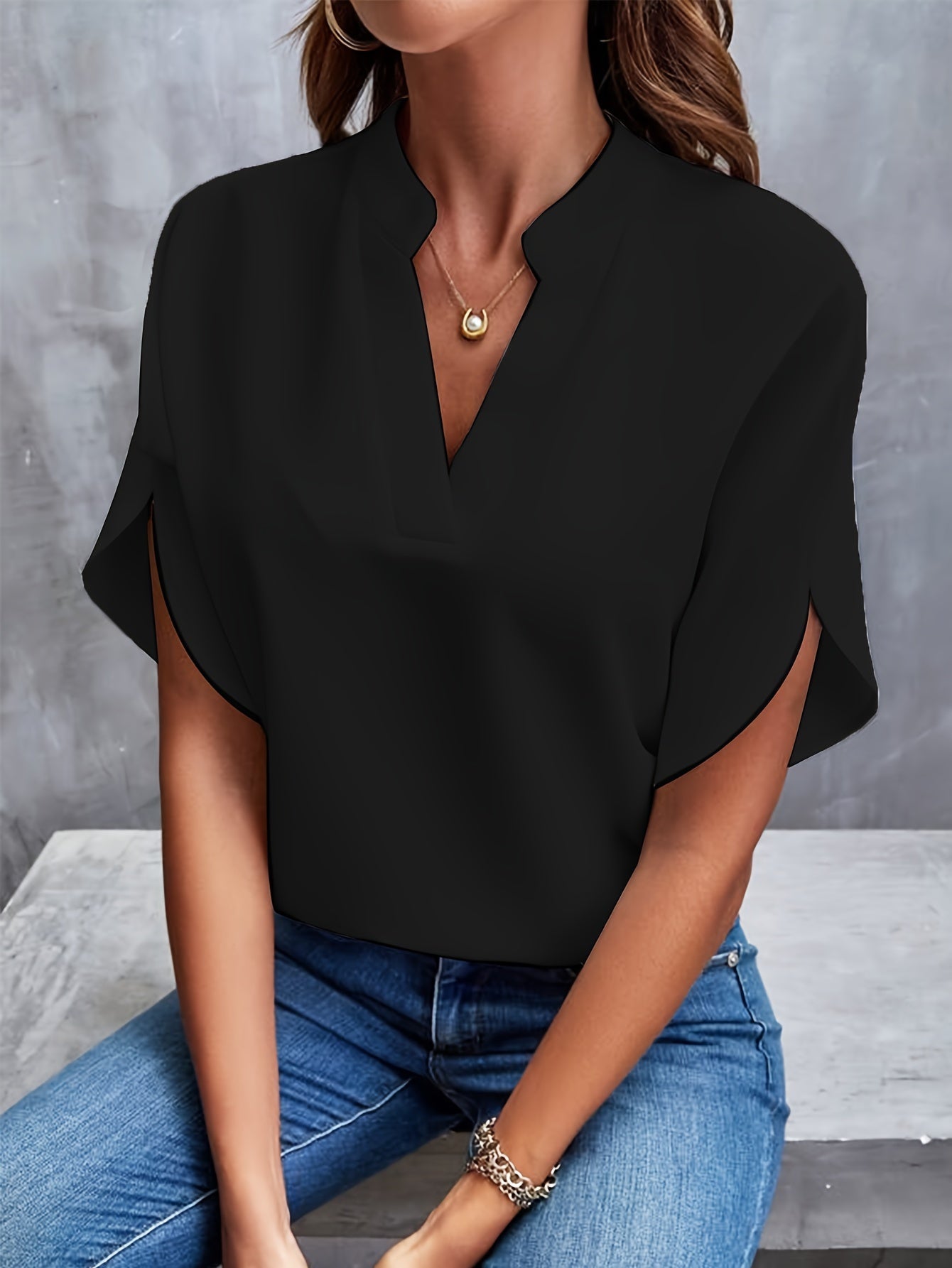 Kiana™ - Blouse Unicolore avec Col en V