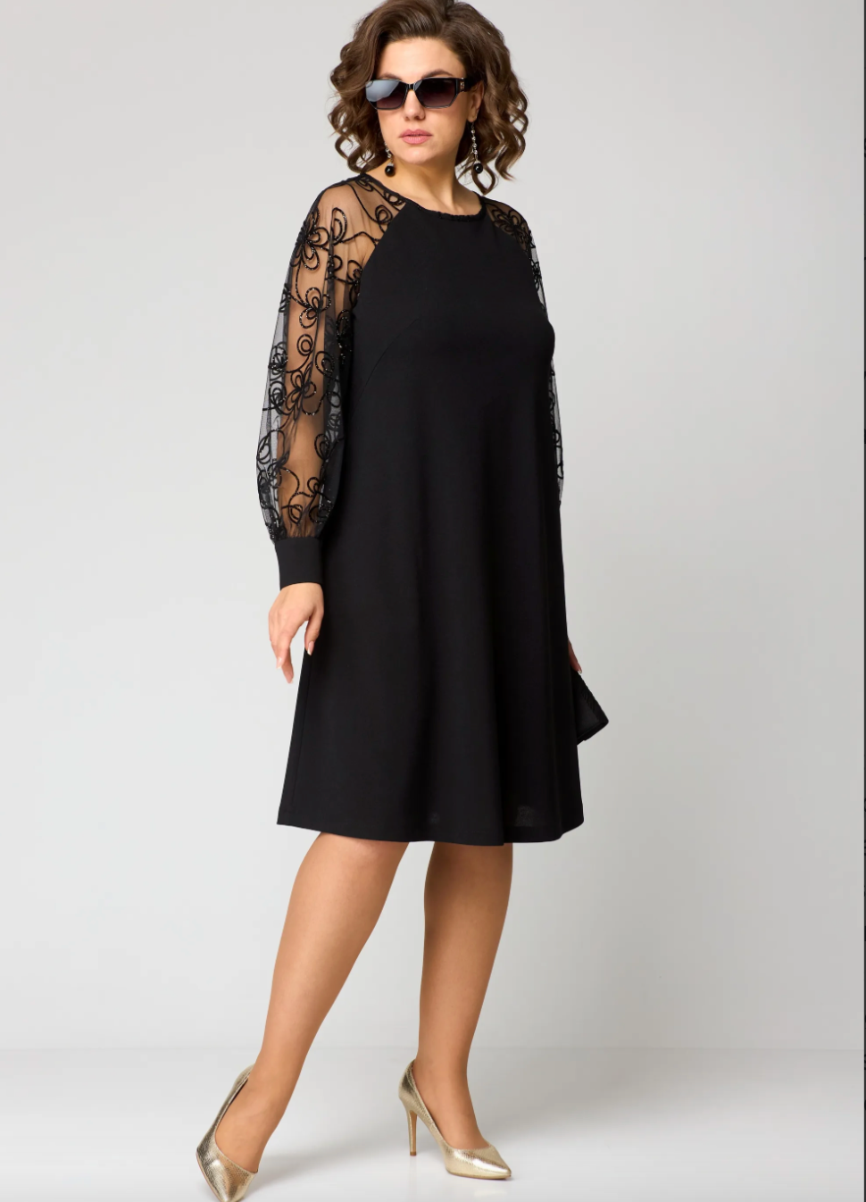 Yvonne - Robe délicate en dentelle, silhouette moulante avec une fente élégante
