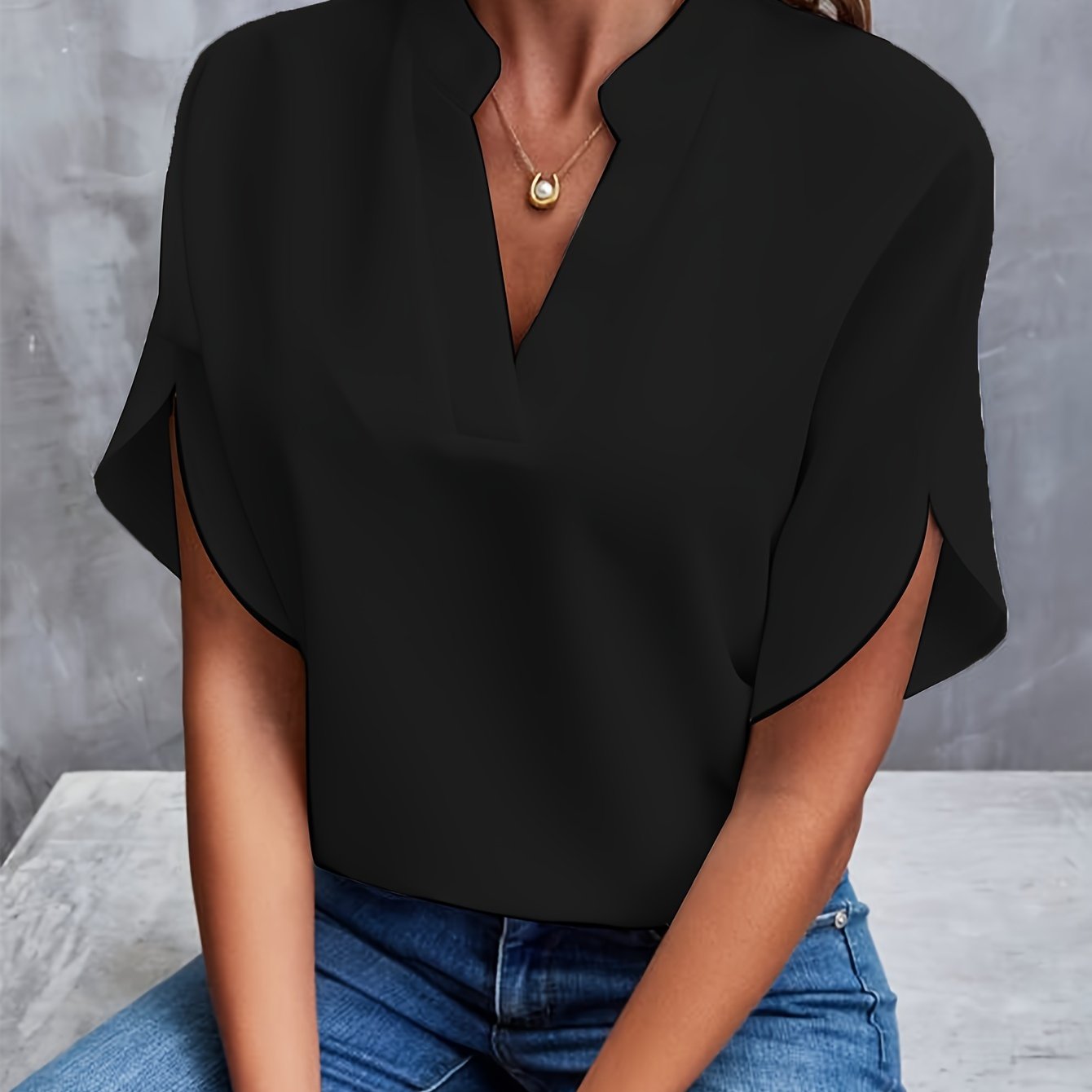 Kiana™ - Blouse Unicolore avec Col en V