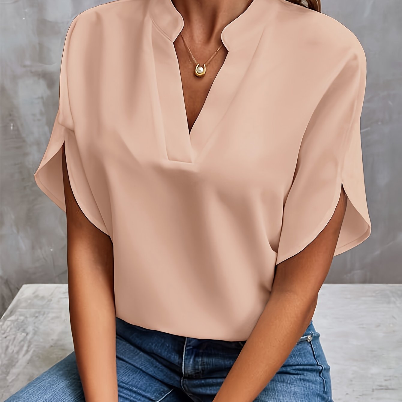 Kiana™ - Blouse Unicolore avec Col en V