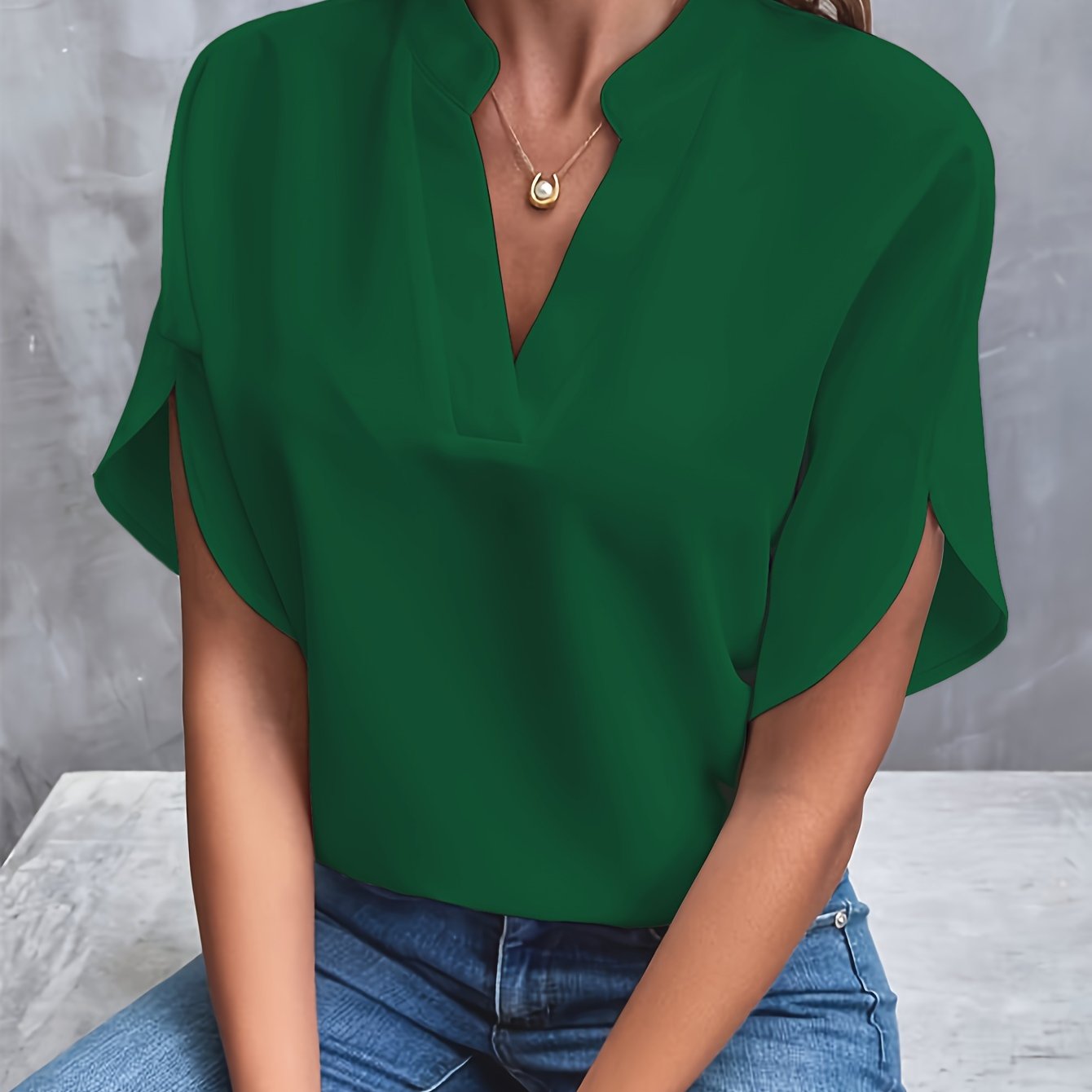 Kiana™ - Blouse Unicolore avec Col en V