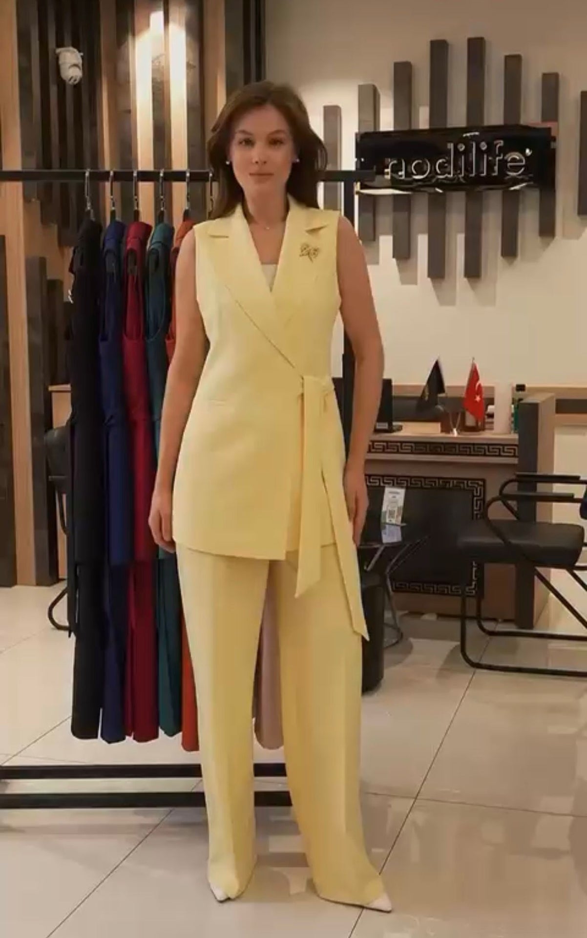 Fynellea™ - Ensemble Femme Élégant Sans Manches Pantalon Large Taille Ceinturée
