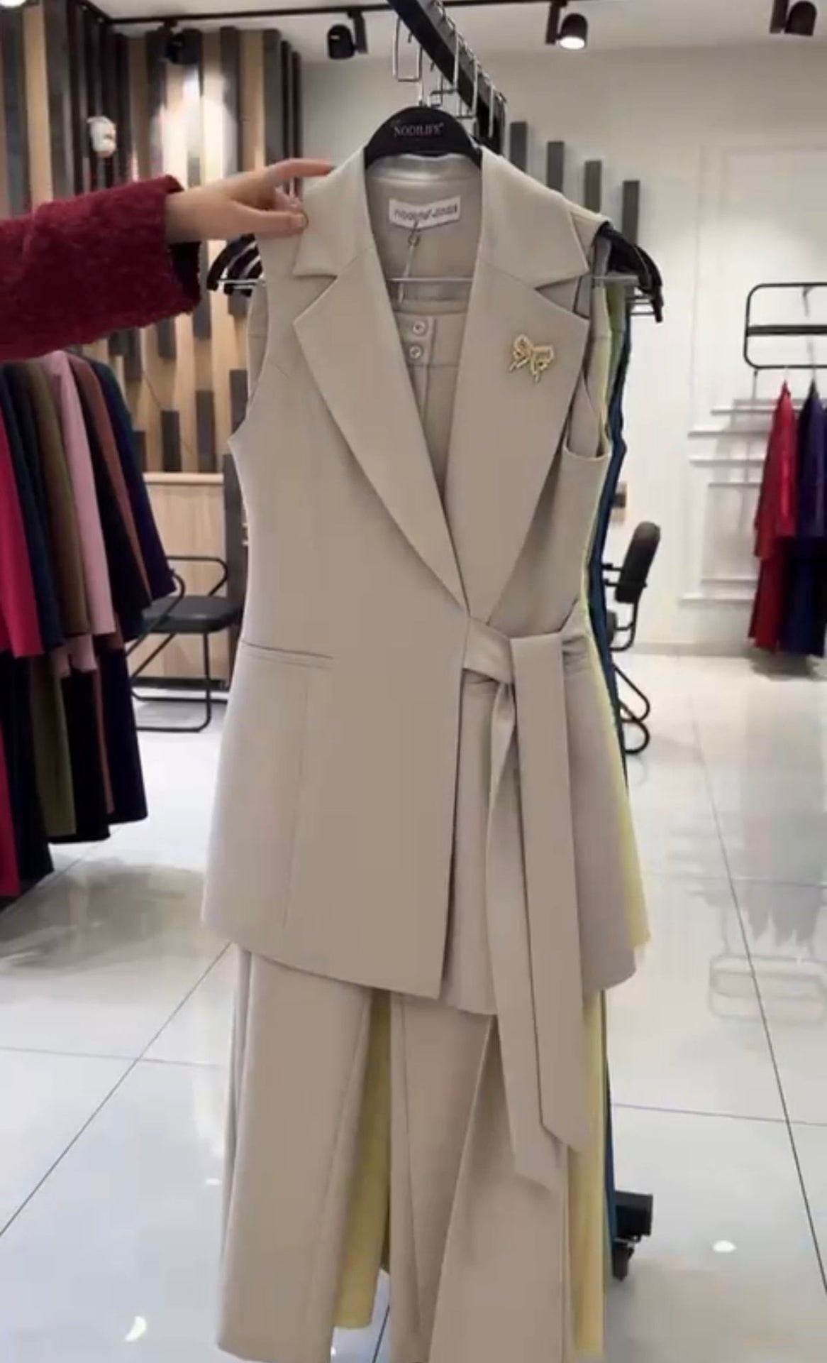 Fynellea™ - Ensemble Femme Élégant Sans Manches Pantalon Large Taille Ceinturée