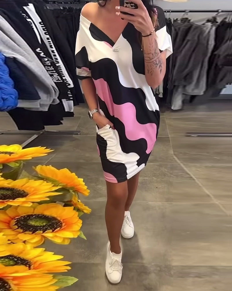 Quelindra™ - Robe à Imprimé Vagues et Décolleté Élégant
