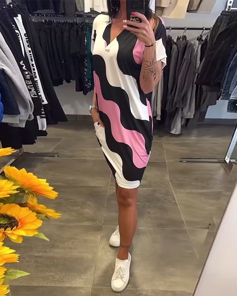 Quelindra™ - Robe à Imprimé Vagues et Décolleté Élégant