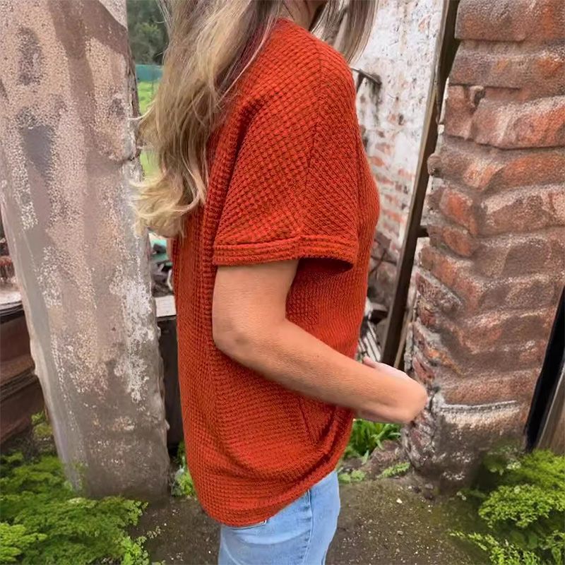 Adina™ - Pull élégant à décolleté en V avec manches courtes et boutons