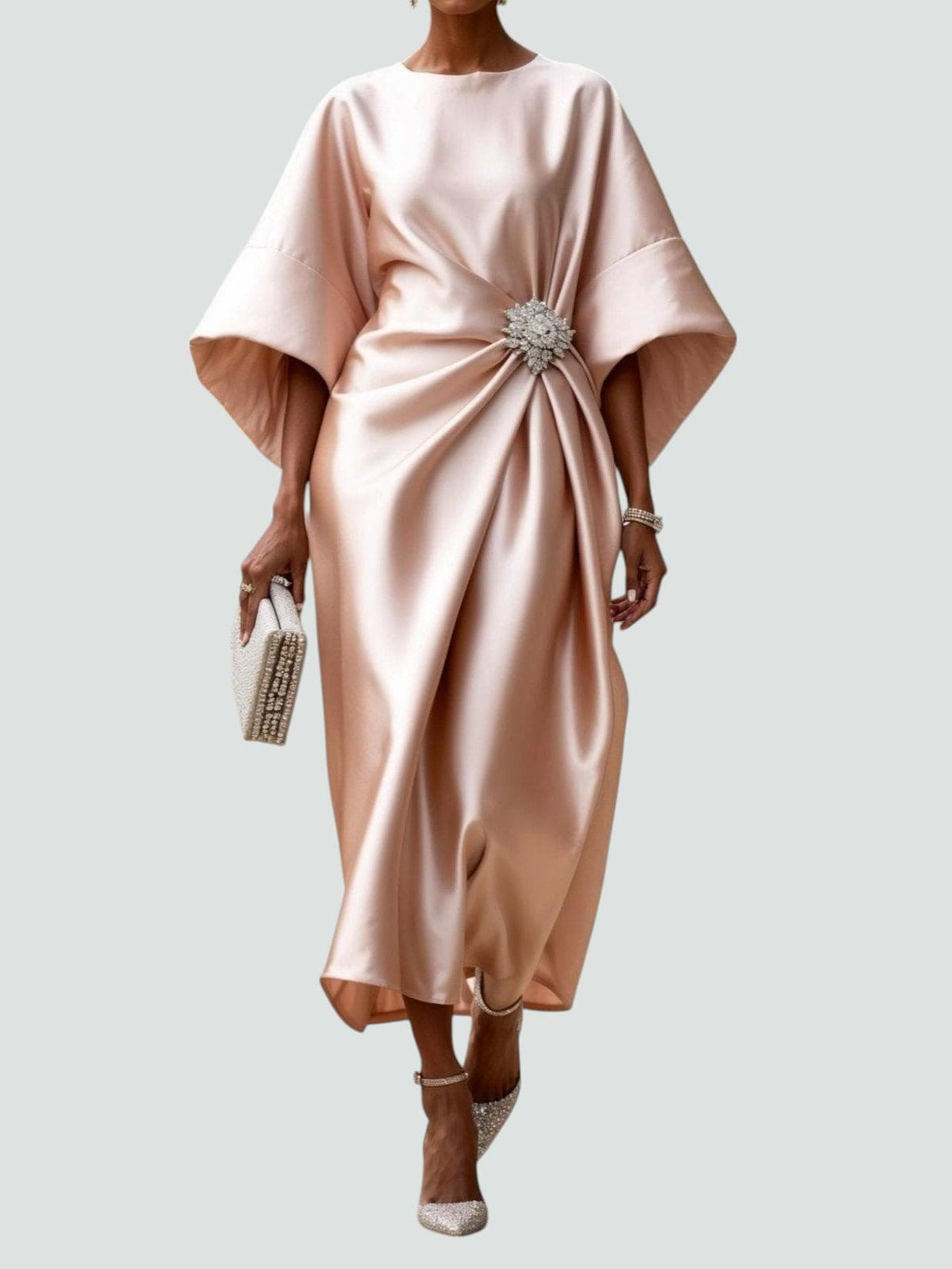Boukje - Robe longue satinée femme à manches cape et drapé élégant