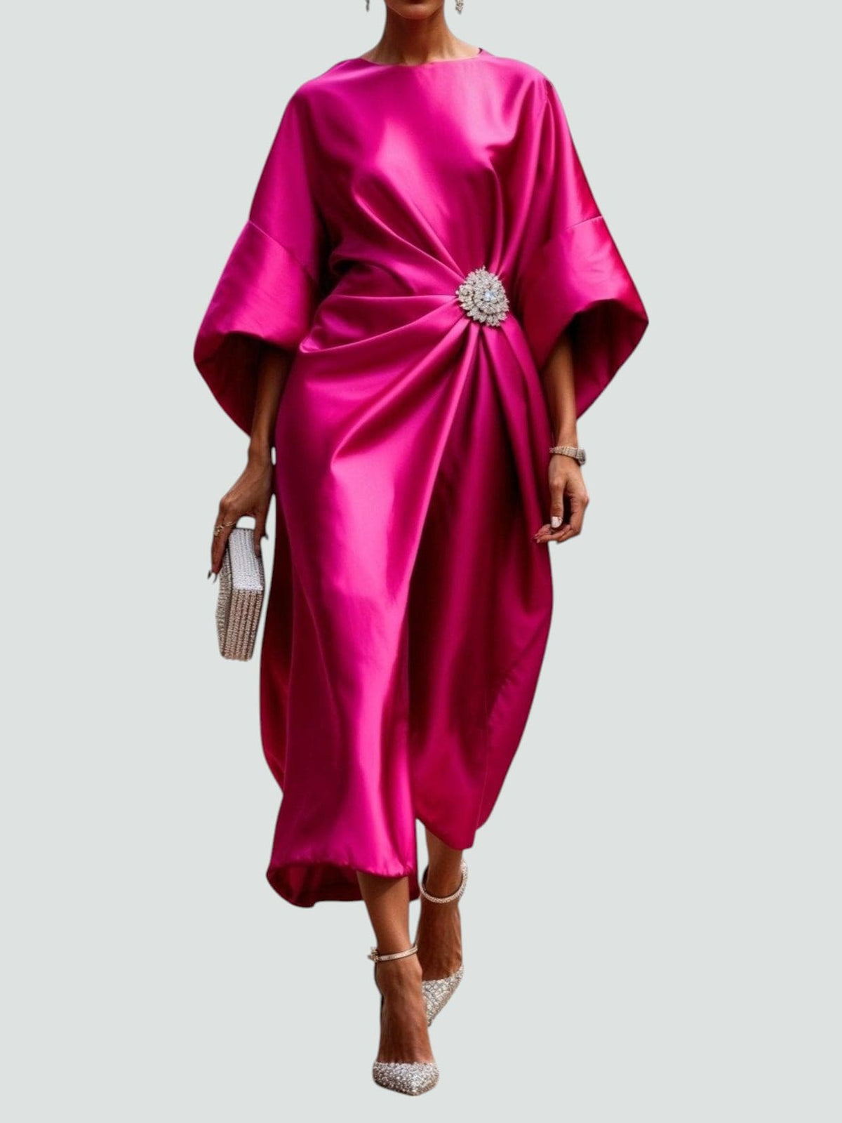 Boukje - Robe longue satinée femme à manches cape et drapé élégant