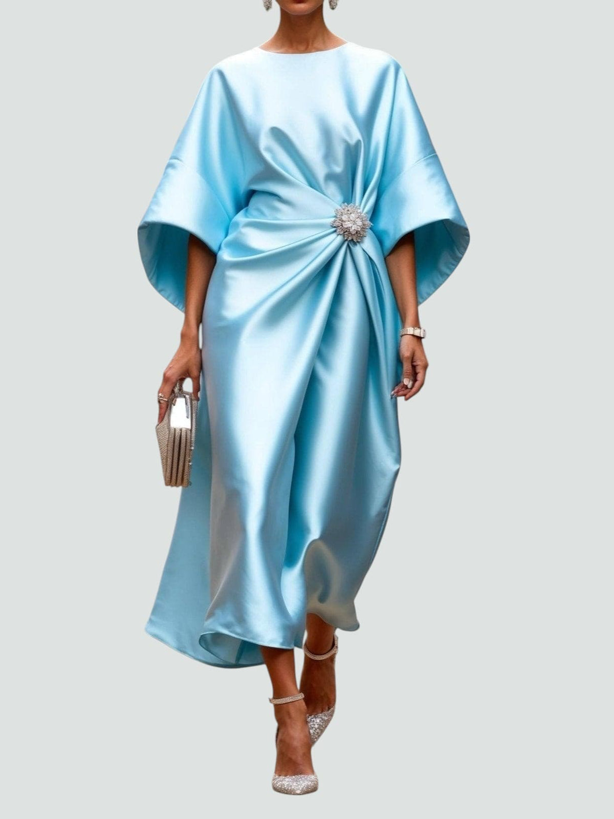 Boukje - Robe longue satinée femme à manches cape et drapé élégant
