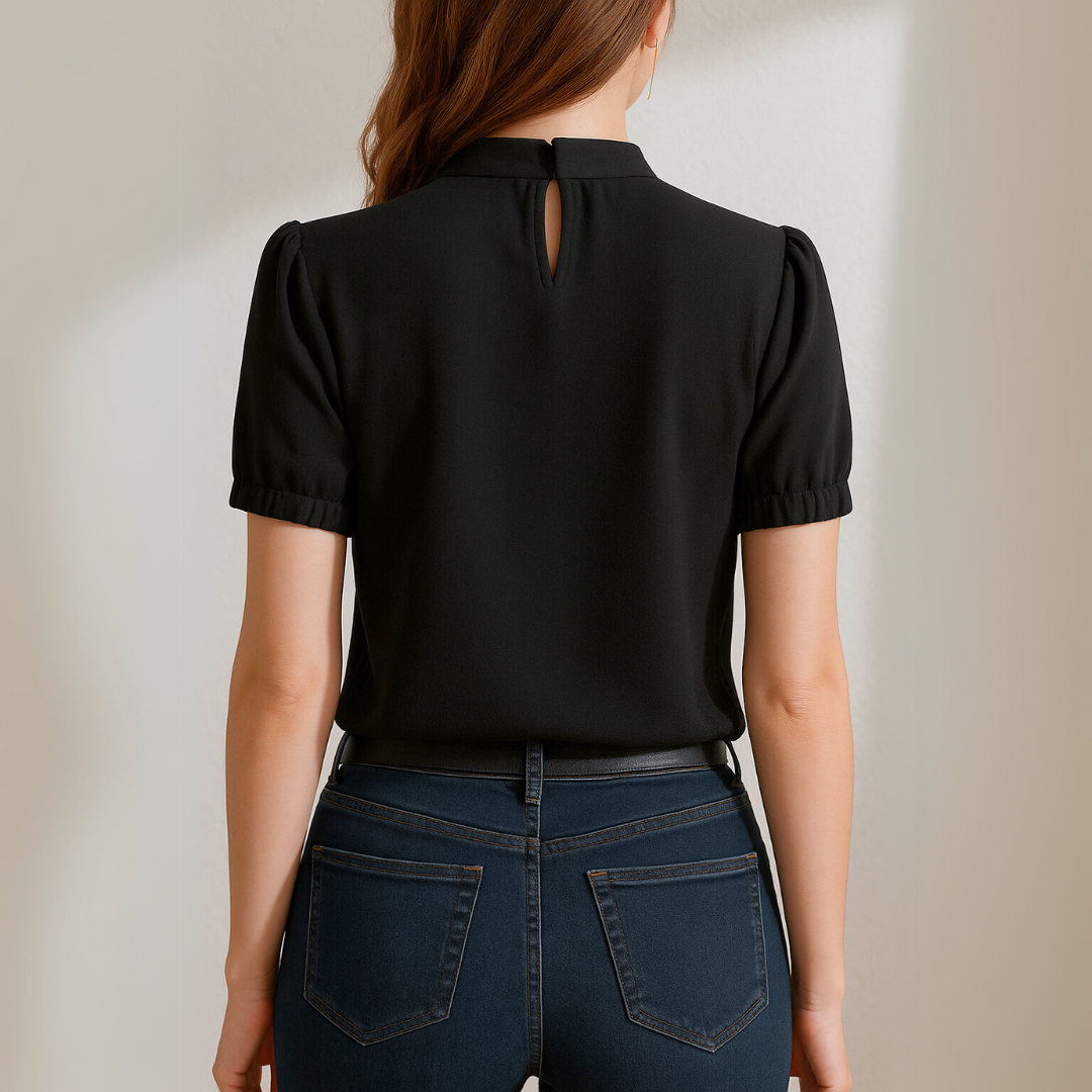 Evelia™ - Blouse plissée noire avec manches fendues