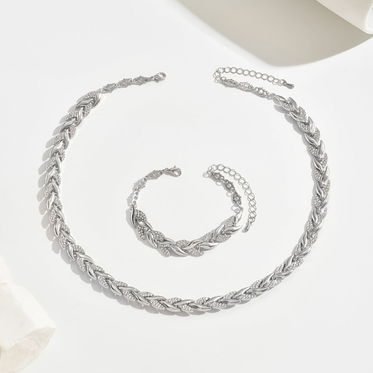 Avelynora - Pendentif Élégant en Forme de Queue Marine