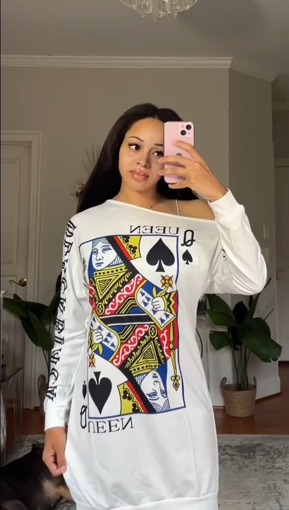 Evarine™ - Robe à Épaules Tombantes et Imprimé Cartes