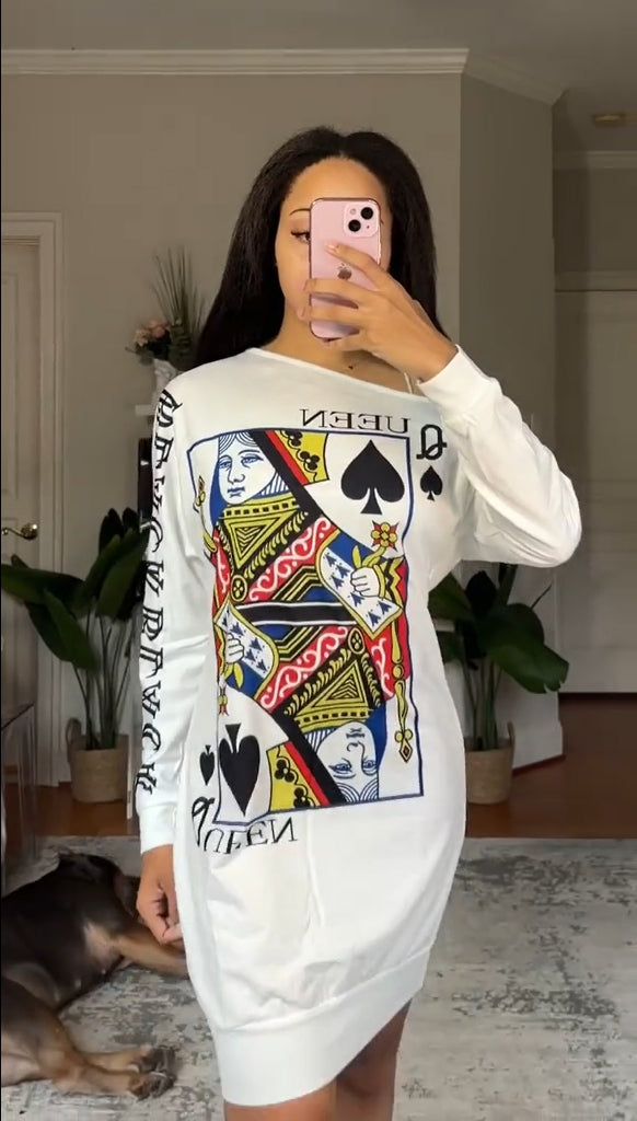 Evarine™ - Robe à Épaules Tombantes et Imprimé Cartes
