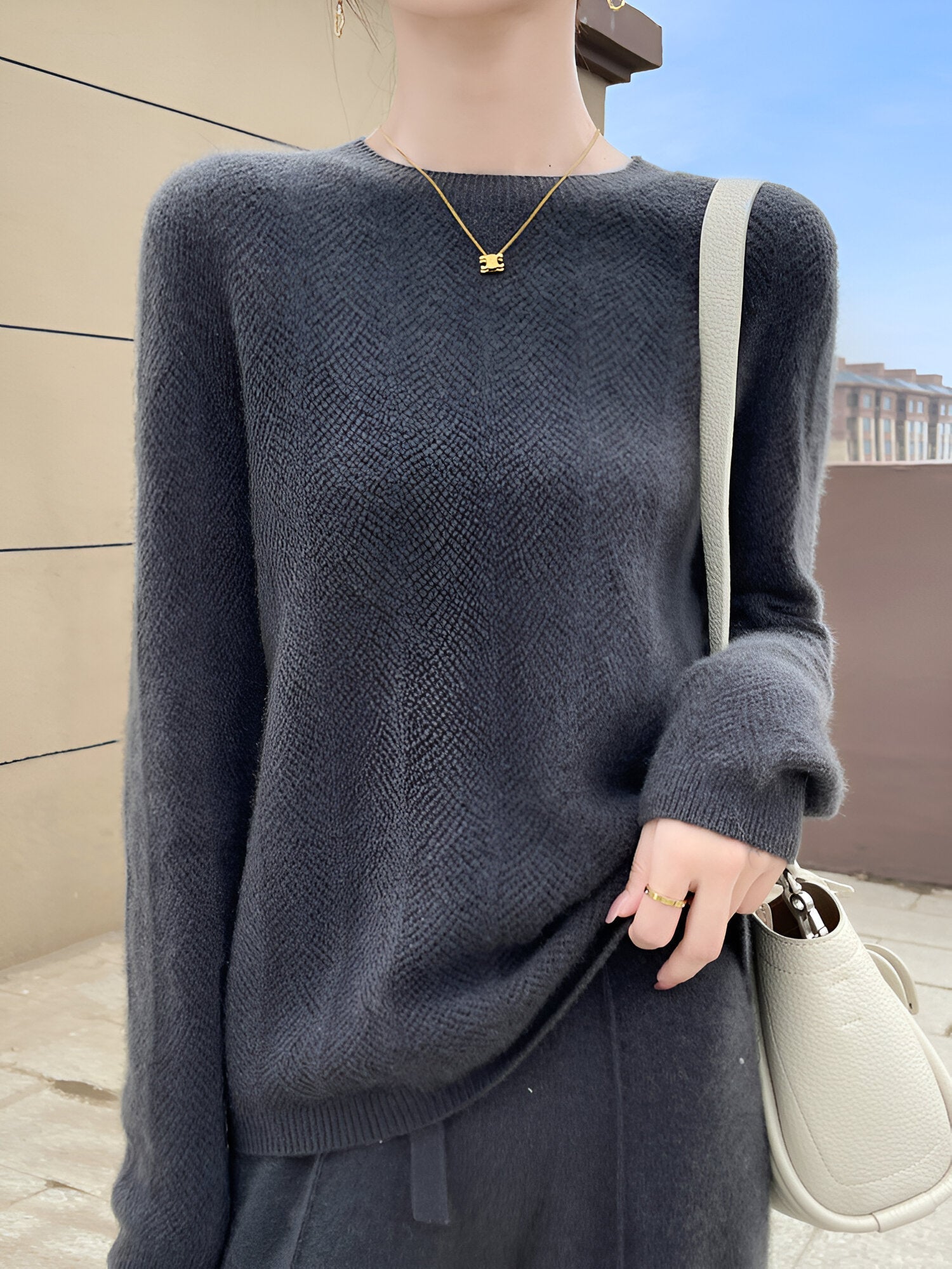 Mika™ - Pull en laine mérinos avec d'élégantes découpes