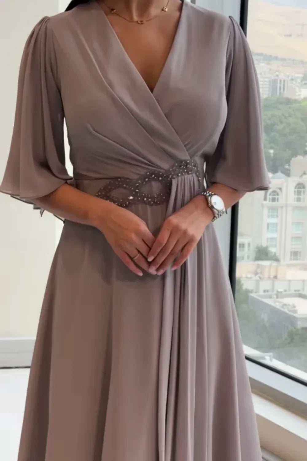 Lavyra™ - Robe Longue Fluide à Manches Papillon