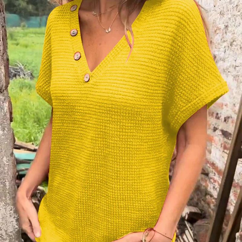 Adina™ - Pull élégant à décolleté en V avec manches courtes et boutons