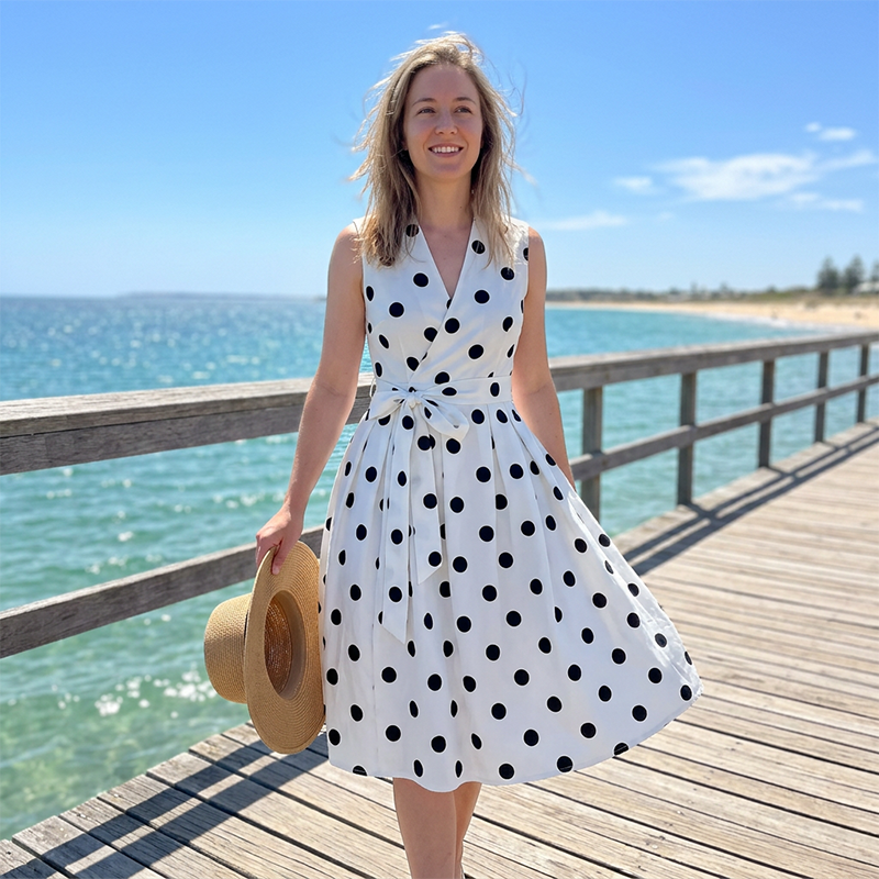 Briselle - Robe femme sans manches à pois avec col V et ceinture